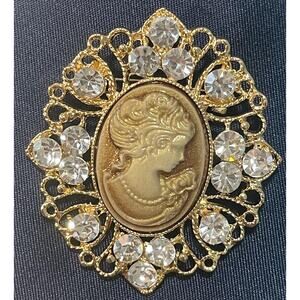 NWOT Gold Tone Cameo Brooch Pin Resin Rhinestone Crystal Filigree Retro Costume